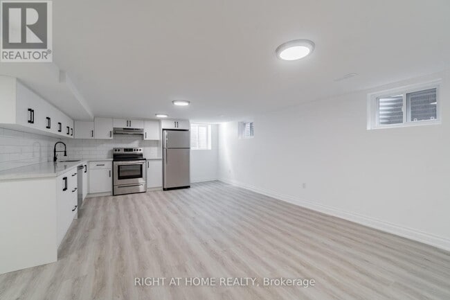 Building Photo - 899 Florell Dr