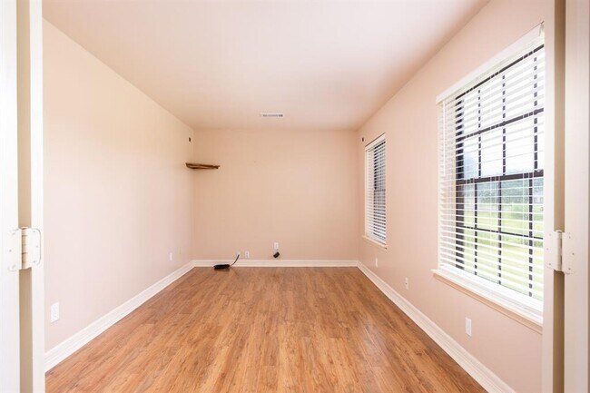 Foto del edificio - 9208 King St