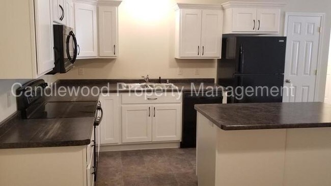 Foto del edificio - 3820 Forest Dr