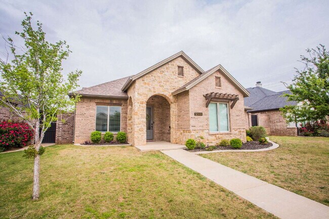 Foto del edificio - Luxurious home in Lubbock-Cooper ISD!