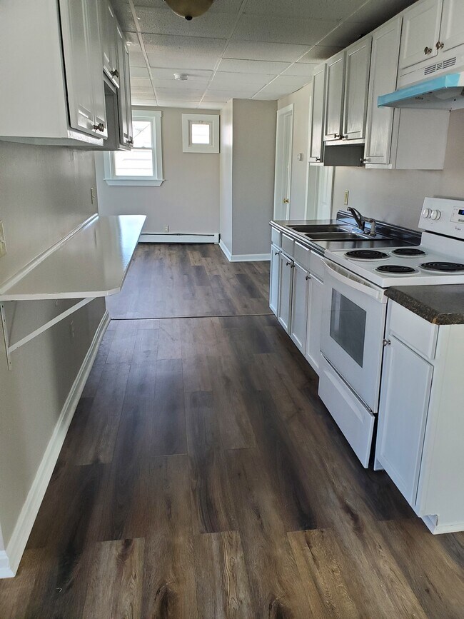 cocina tipo galera - 78 Cowden St