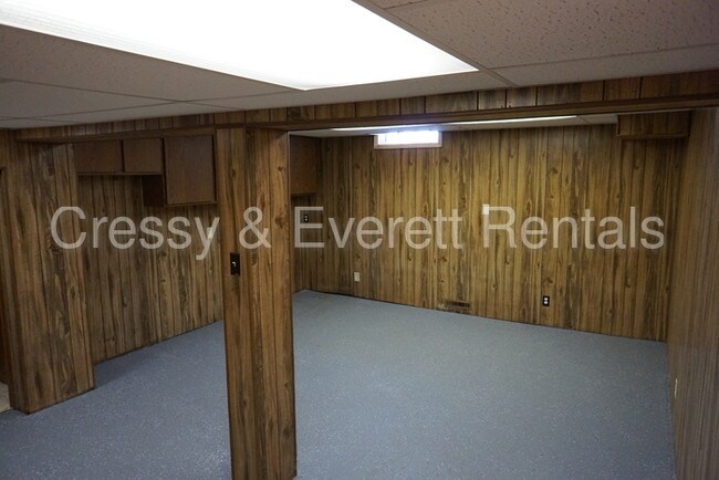 Building Photo - 16448 Ireland Rd