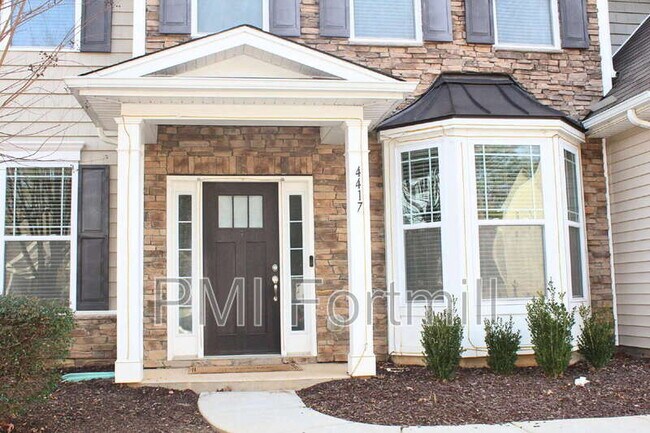 Foto del edificio - 4417 Carrington Dr