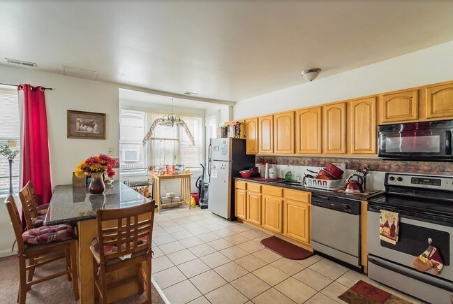 Interior Photo - 1311 Medary Ave
