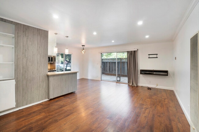 Building Photo - 3050 Los Prados St