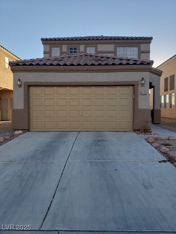 Foto principal - 9530 Friant St