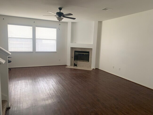 Foto del edificio - 3204 Paradise Valley Dr