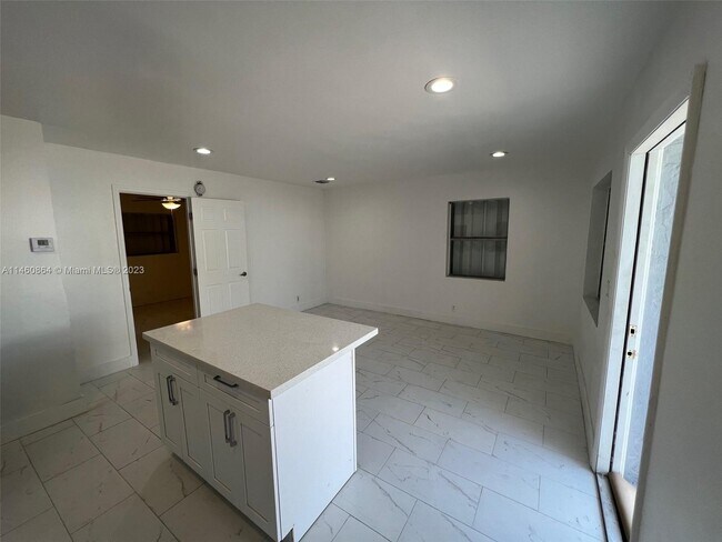 Foto del edificio - 212 SW 22nd St