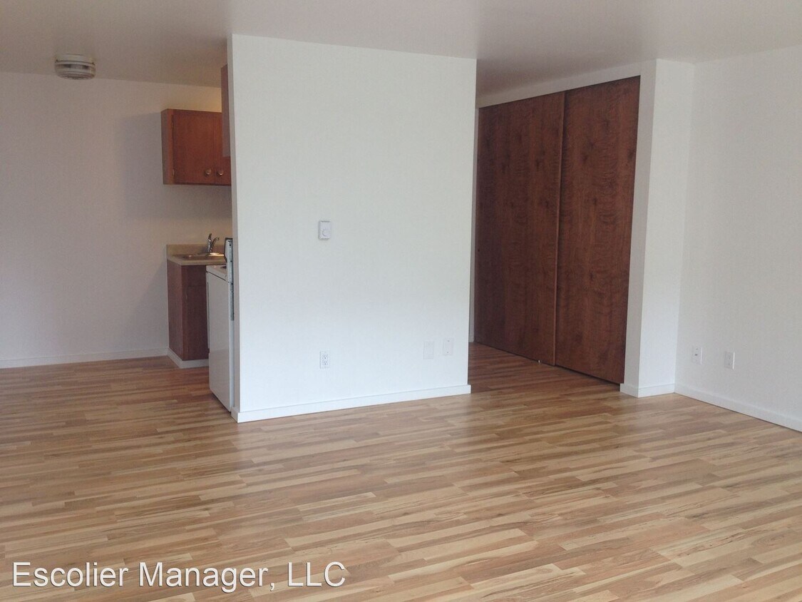 Foto principal - 4214 11th Ave NE