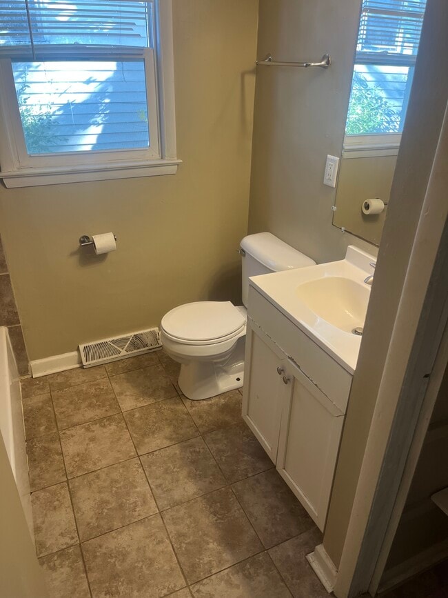 Foto del edificio - 6615 W Keefe Avenue Pky