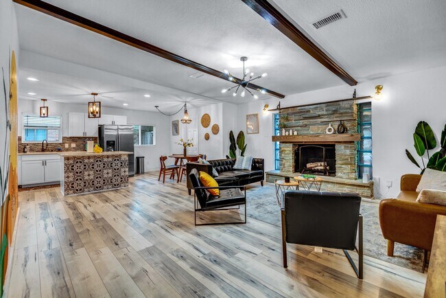 Building Photo - 5918 Lattimer Dr