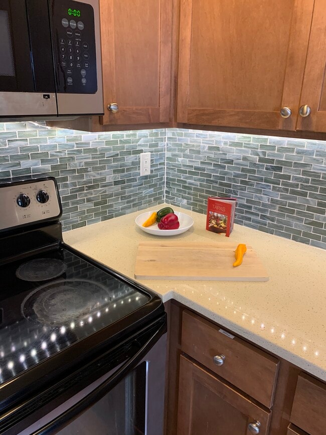 Kitchen detail with glass mosaic backsplash - 5211 Fauntleroy Way SW