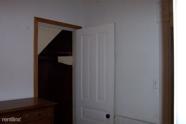 Building Photo - 311 Thompson St