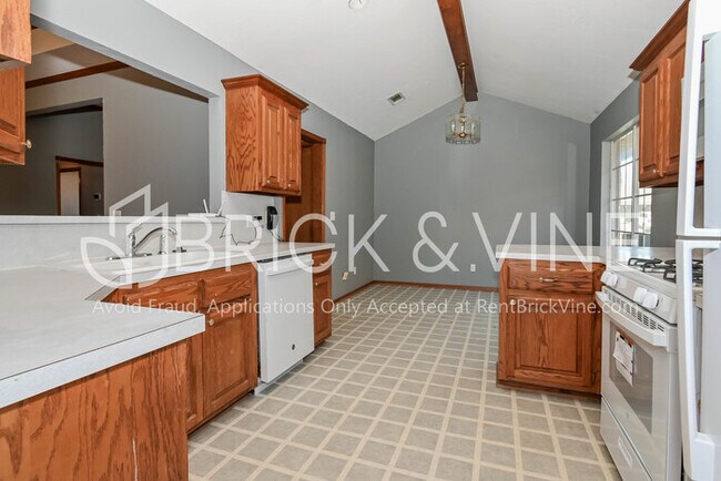 Foto del edificio - 11634 Elmhurst Dr