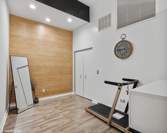 Foto del edificio - 1224 W Van Buren St