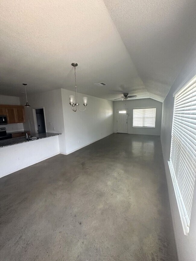 Foto del edificio - AVAILABLE NOW! (SECTION 8 ACCEPTED)