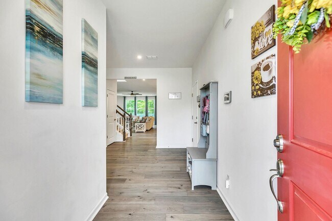 Foto del edificio - Like New 4 Bed/2.5 Bath in The Commons - R...