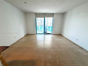 Building Photo - 1050 Brickell Ave