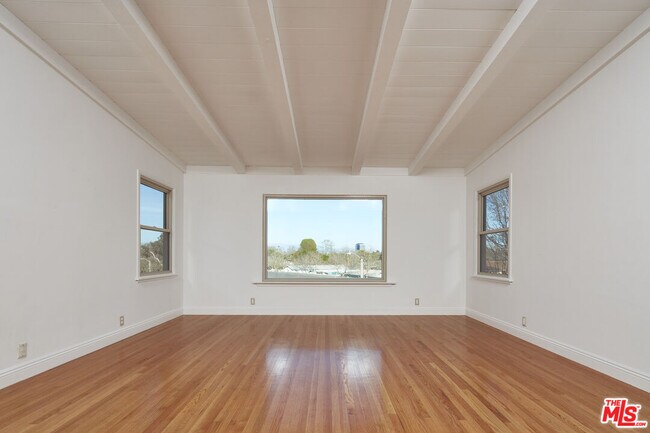Foto del edificio - 3297 Granville Ave