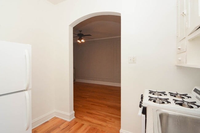 Building Photo - 4856 N Damen Ave