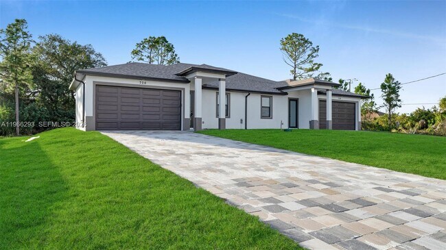 Foto del edificio - 706 Homer Ave S