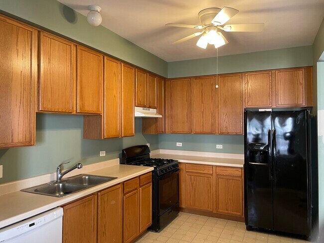 Building Photo - 2872 Vernal Ln