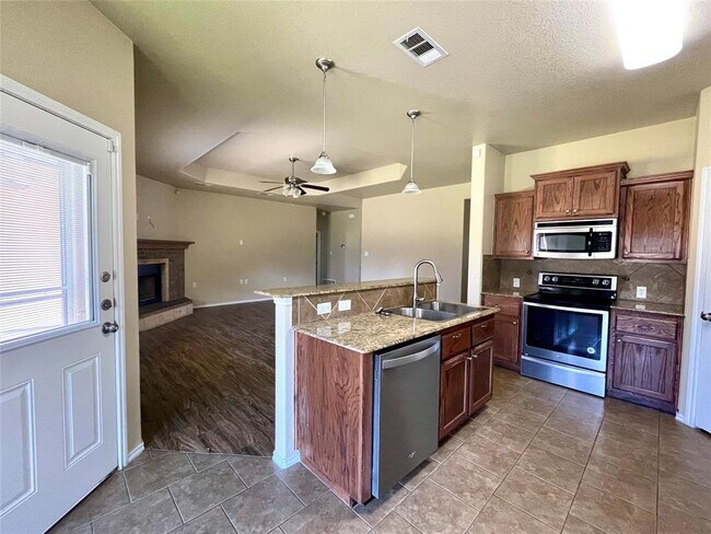 Building Photo - 5809 Turquoise Dr