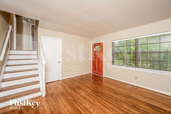Foto del edificio - 1326 Potter Ave