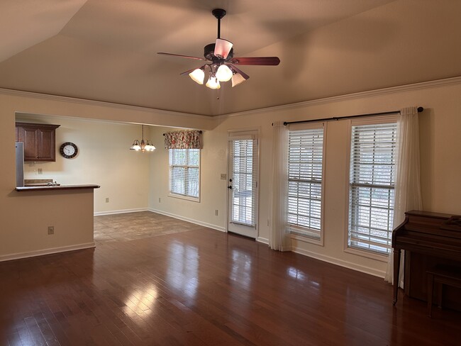 Open Living area - 2012 Rosedale St