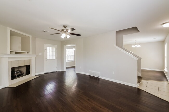 Building Photo - 906 Lakemont Dr