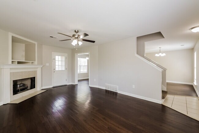 Foto del edificio - 906 Lakemont Dr