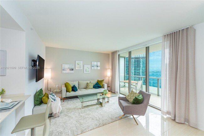 Foto del edificio - 1300 Brickell Bay Dr