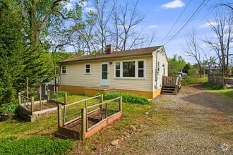 Building Photo - 44 Jeffress Ave