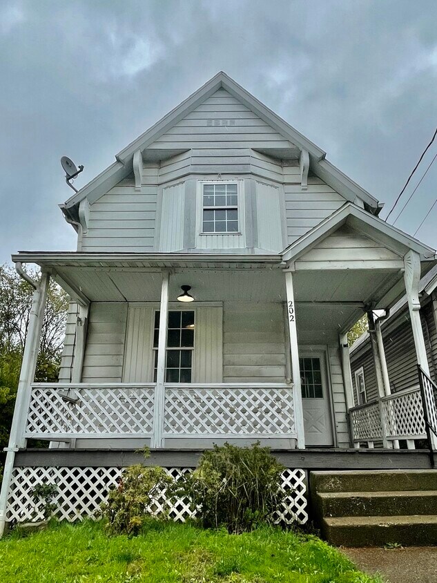 Primary Photo - 202 Lincoln Ave NW