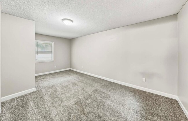 Building Photo - 2751 Flagstone Dr SE