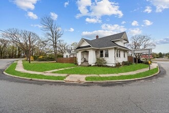 Building Photo - 218 Islip Blvd