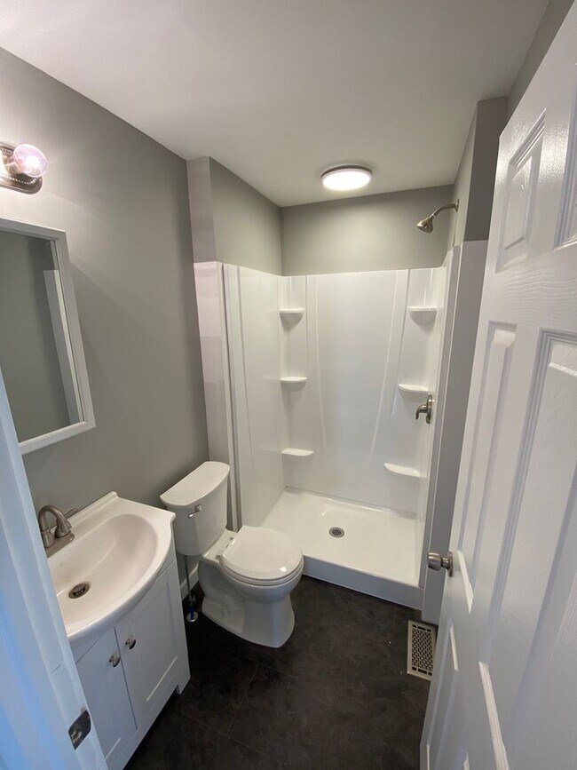 Building Photo - Modern 2-Bedroom with Central Air, In-Unit Laundry & Pet Friendly Living