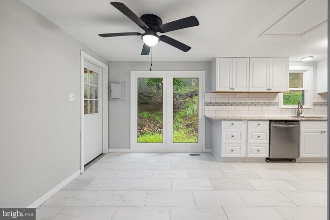 Foto del edificio - 247 Marsden Hts Rd