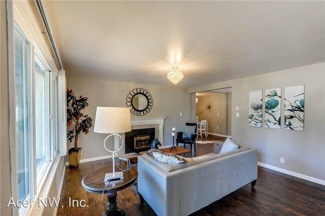 Building Photo - 4 br, 1 bath House - 115 N 183rd St