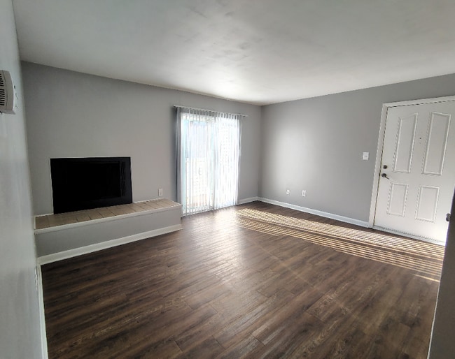 Building Photo - 600 Reusens Rd