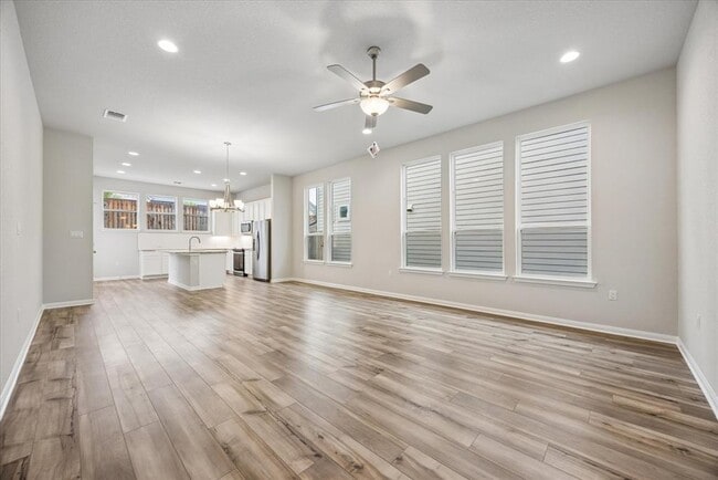 Foto del edificio - 320 Creek Rd