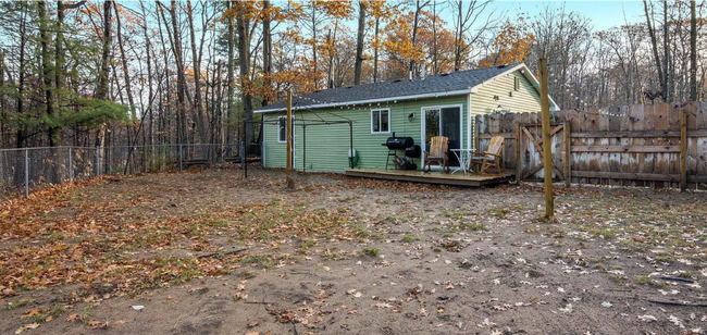 Foto del edificio - Woodsy Retreat in Lake Ann