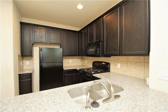 Foto del edificio - 2208 Creekside Ln