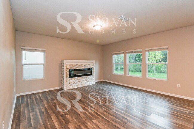 Building Photo - Beautiful 4BR 2.5BA Home