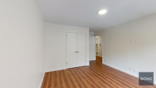 Building Photo - 236 E 36th St