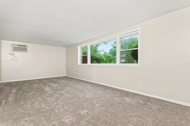Foto del edificio - 16W641 56th Pl