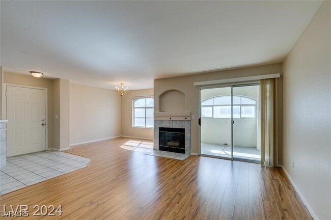 Foto del edificio - 4500 W Lake Mead Blvd