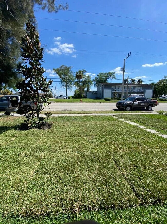 Foto del edificio - 37280 Okeechobee Ave
