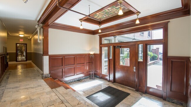 Foto del edificio - Charming 1-Bedroom Apartment in Historic N...