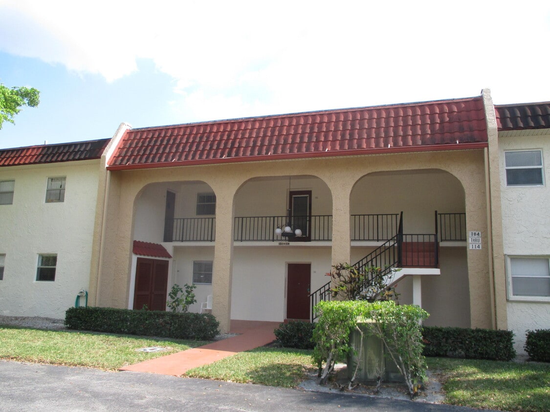 Foto principal - 106 Lake Evelyn Dr
